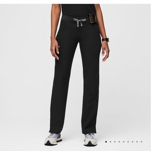 Women’s Figs Kade Cargo Scrub Pants Medium Tall